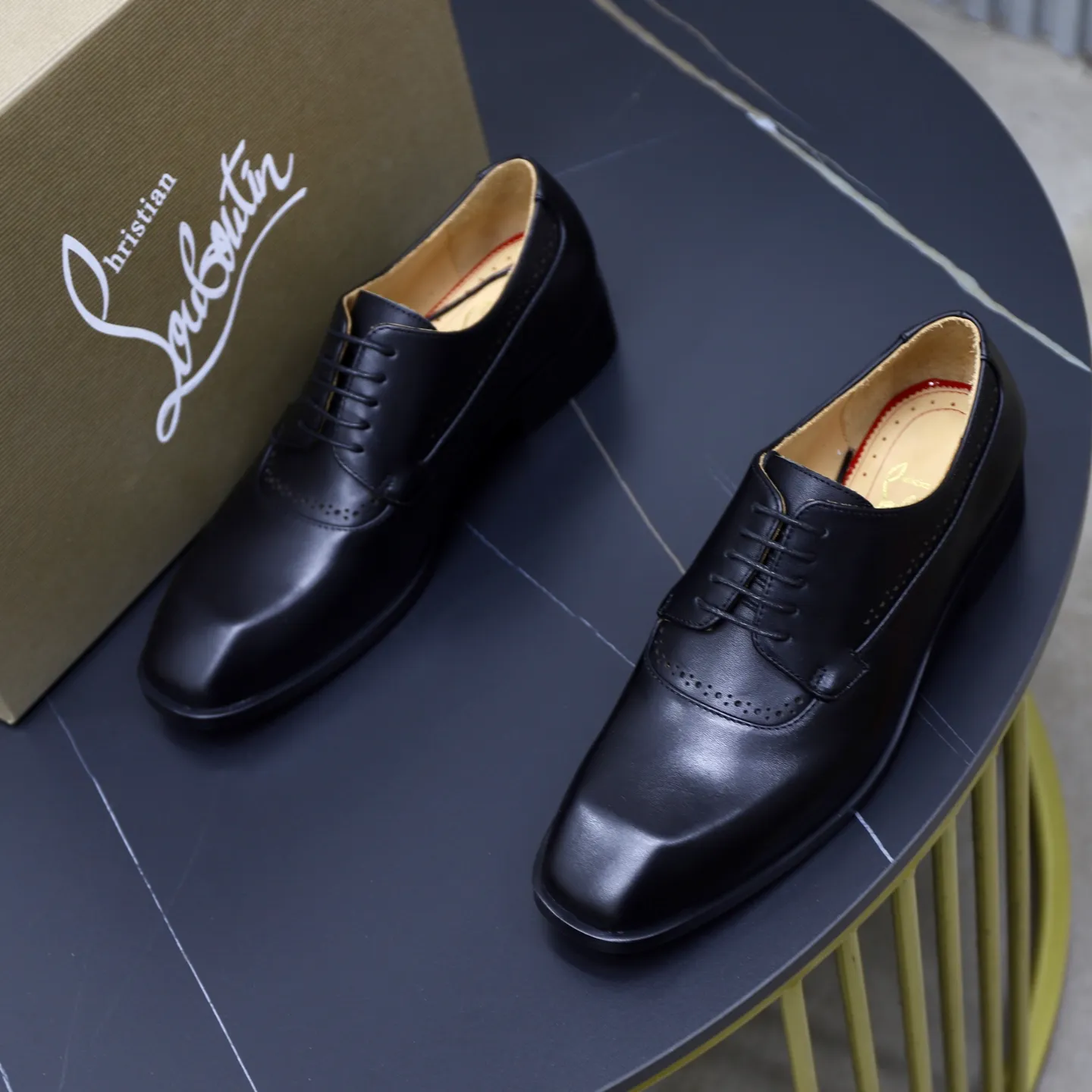 Ex-factory price: 680💰Christia*.Loubouti*🆑High-end men’s business formal leather shoes｜Classic red sole shoes｜Original imported first-layer cowhide｜Water-dyed cowhide lining｜Italian imported red rubber outsole｜High-end luxury｜Perfect interpretation of fashion, sunshine, style, suitable for various occasions Size: 38-44 (customized for 45, 46, 47)